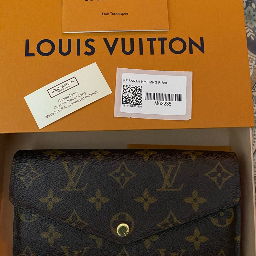 Louis Vuitton Sarah wallet gently used